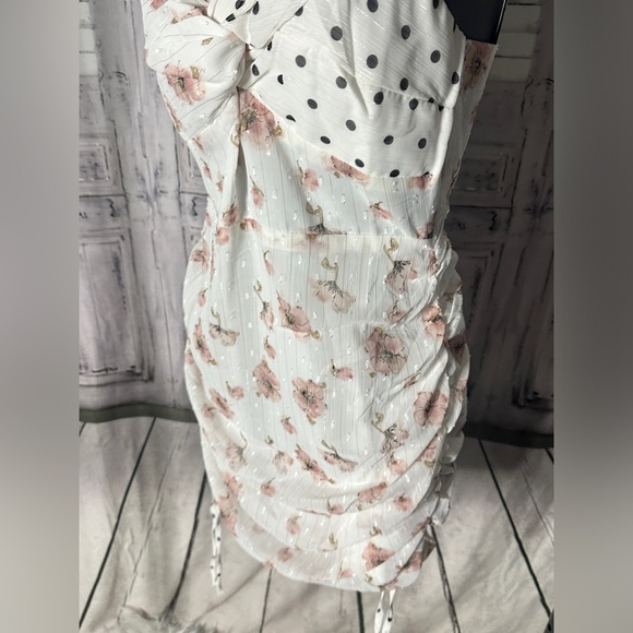 WE GOT THE FLOWERS DRESS IN WHITE FLORAL
SHOWPO - Picture 8 of 11